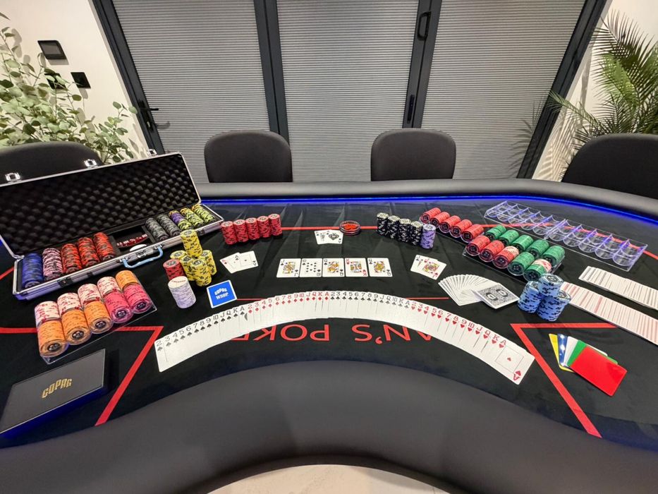 Masa Poker cu jetoane personalizate CustomTables.eu Bucuresti stoc urgent