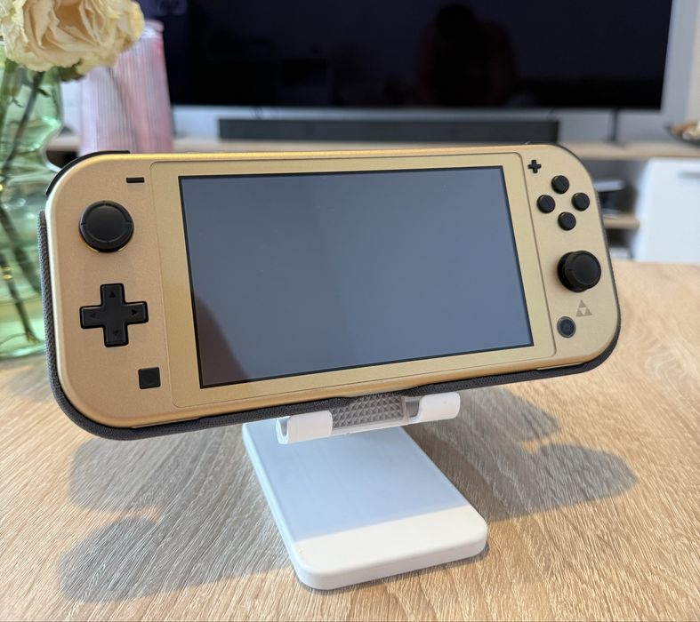Nintendo Switch Lite Hyrule Edition