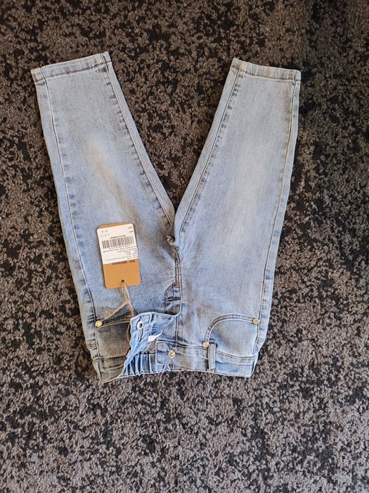 Чисто нови дънки Newness