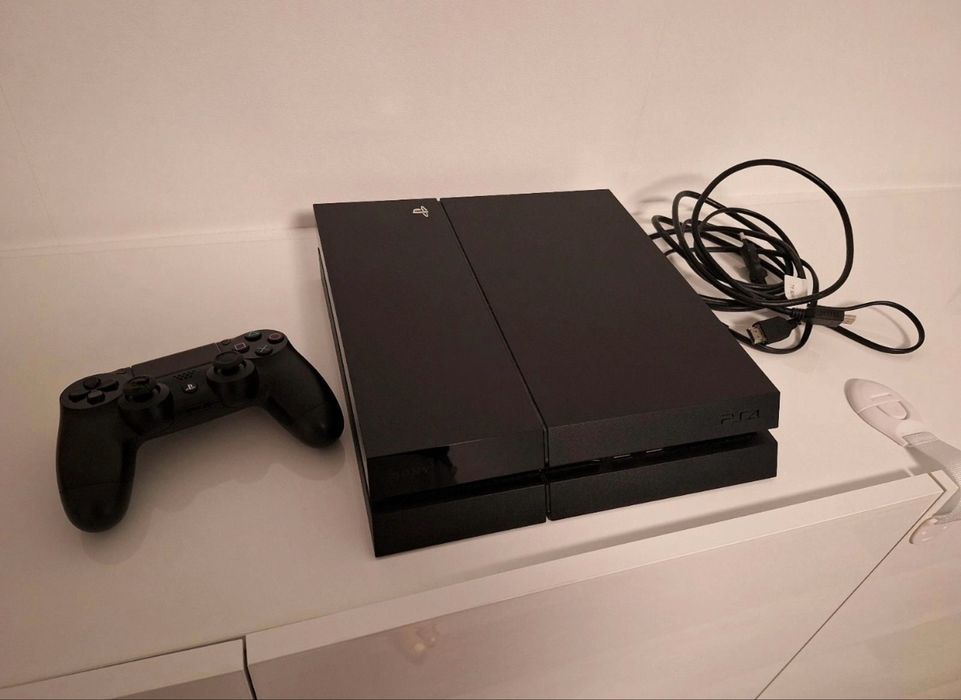 Playstation 4 PS4 Slim 1TB