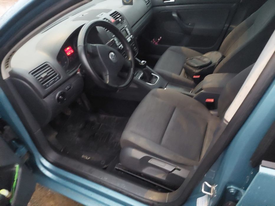 Vând Volkswagen Golf 5