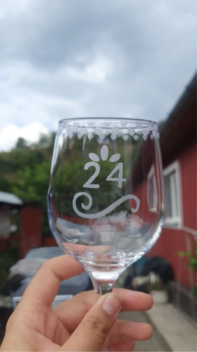 Gravură personalizată pe sticlă – Cadouri unice și elegante