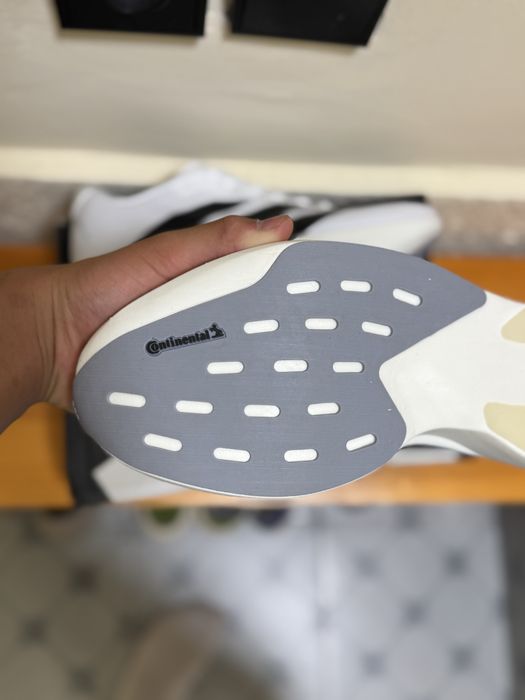 Продаю Adidas Adizero Evo SL