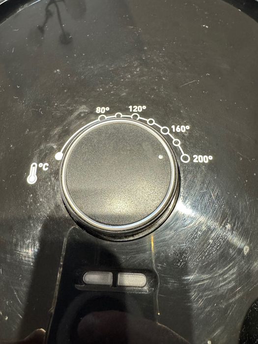 Продавам airfryer Tefal EY2018