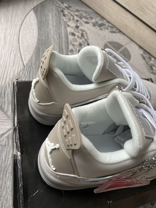 Jordan 4 frozen moments marimea 40