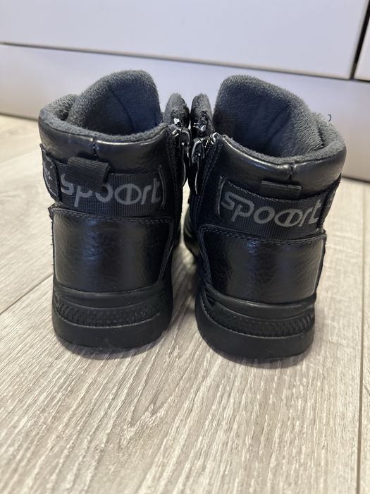 Продам детскую обувь