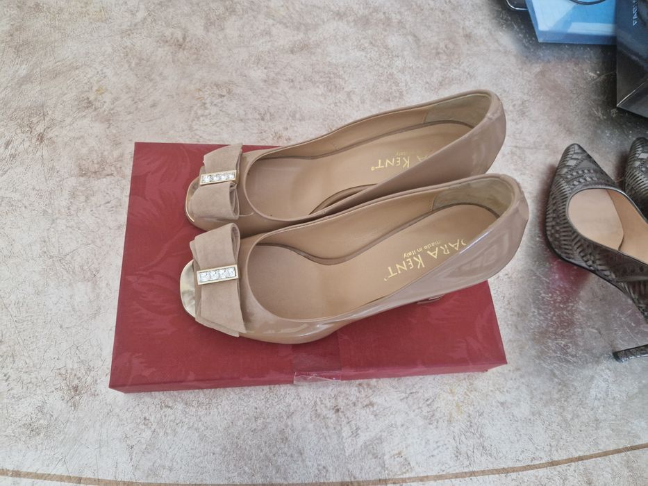 Продам женскую туфли