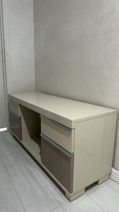 Прдставка для телевизор (срочно)