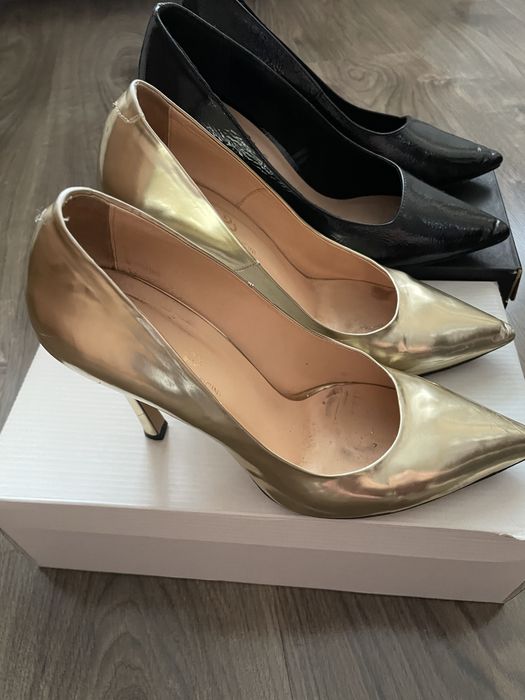 Продам пару туфель