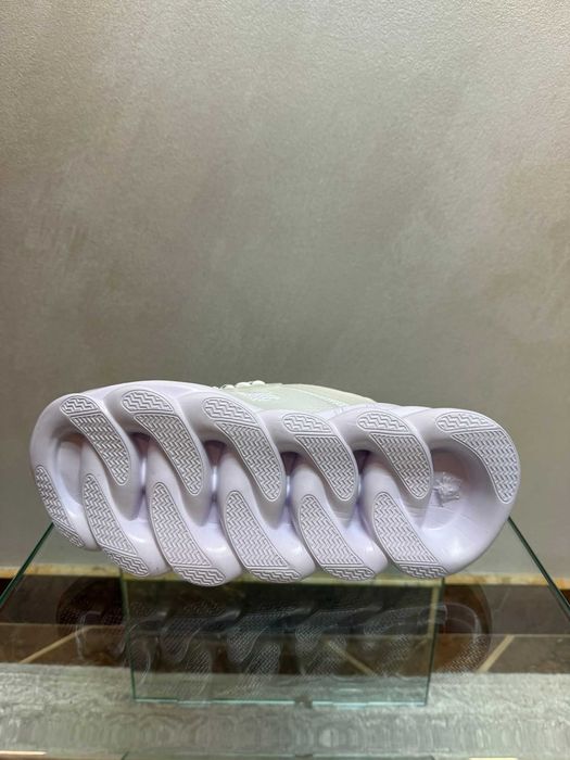 START VARA!!! Versace Chain Reaction White