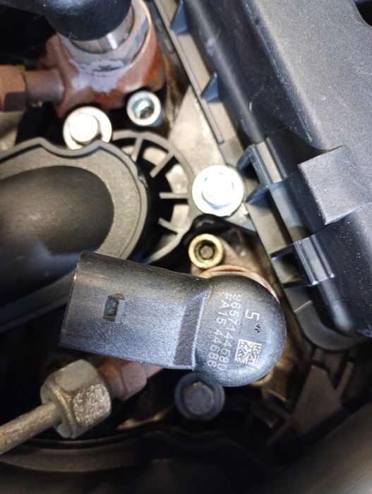 Injector injectoare volvo v50 volvo s40 2.0d euro4 ford focus c max 2.0tdci euro4 peugeot 407 2.0hdi rhr citroen c5 citroen c4 2.0 cod 9657144580
