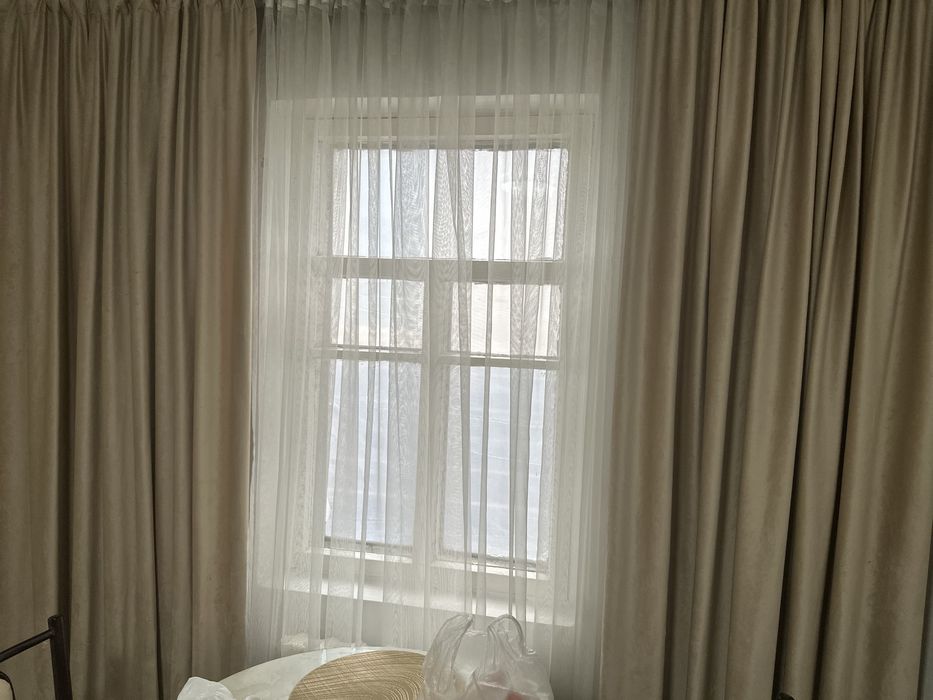 Шторы вместе с тюлью