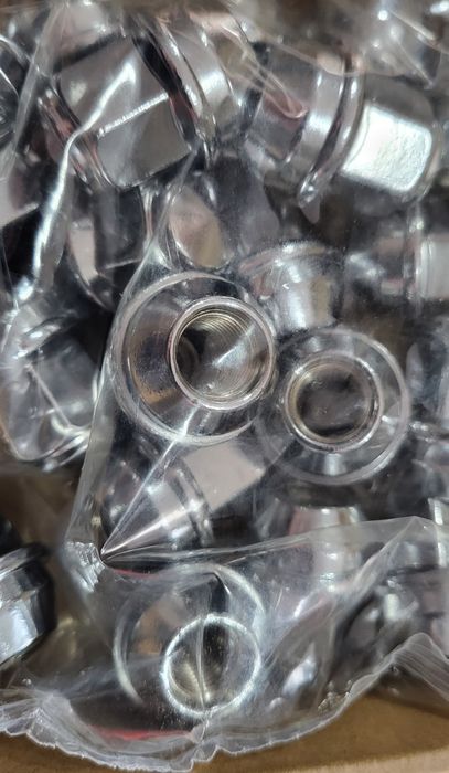 Vând set 20 piulițe prezoane