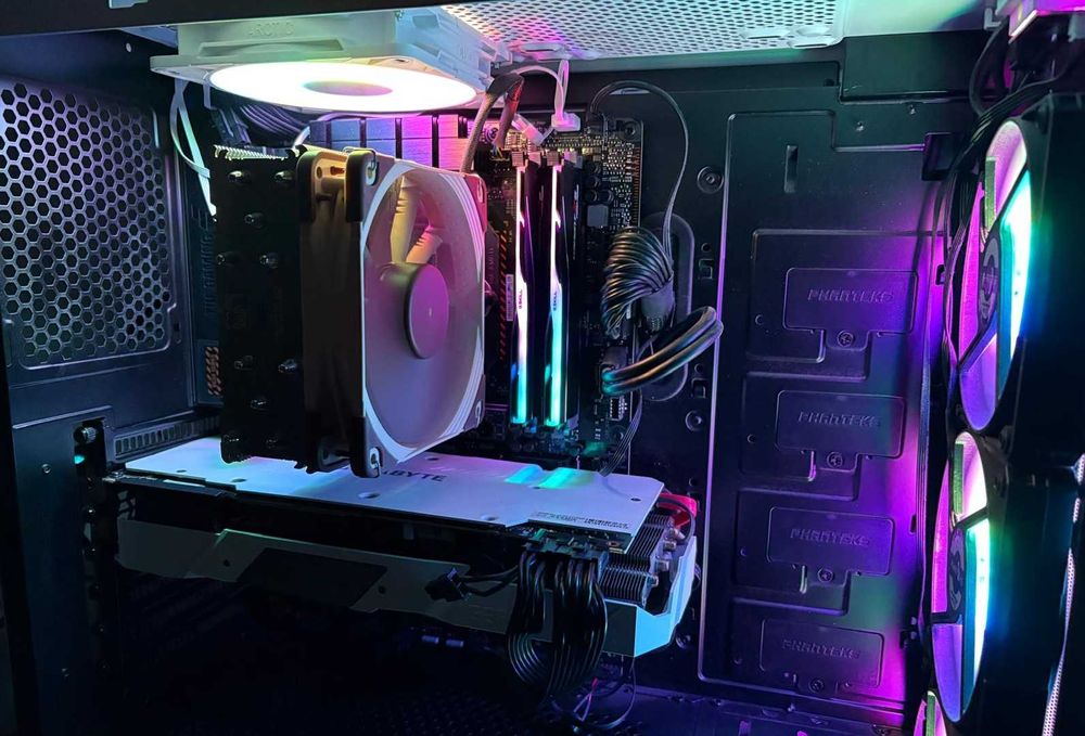 AMD Ryzen 9 7900 ; Asus TUF GAMING B650-PLUS WIFI ; G.SKILL 32GB DDR5 6000MHz ; Noctua NH-U12S