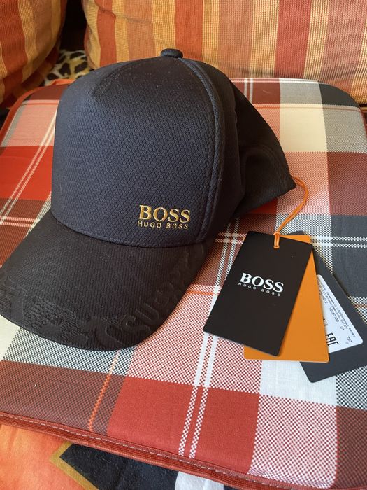 Hugo Boss шапка с козирка. НОВА!