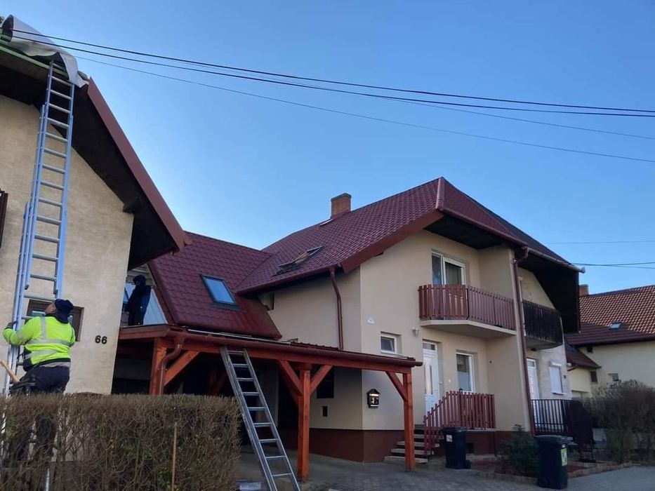 Firmă de acoperișuri 
Executăm sau modificăm 
orice tip de Acoperisuri