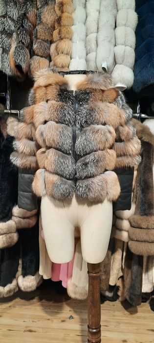 сезонно намаление на дамски палта от естествен косъм лисица