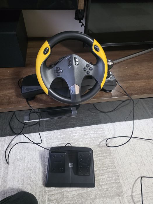 Vand volan gaming Myria MG7400. Pret negociabil.