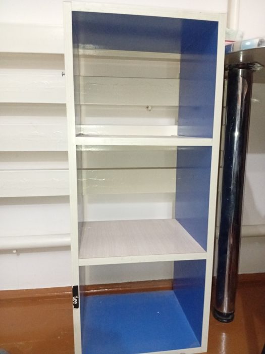 Продаю комплект, кровать+ стол+2 маленьких шкафчика и лестница