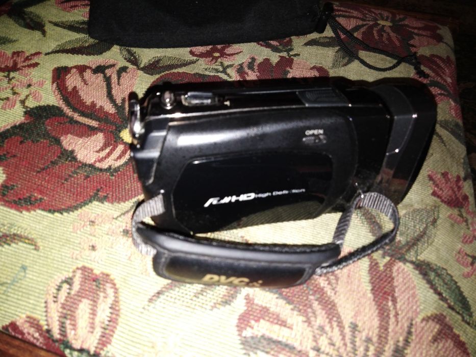 Продам видео камеру