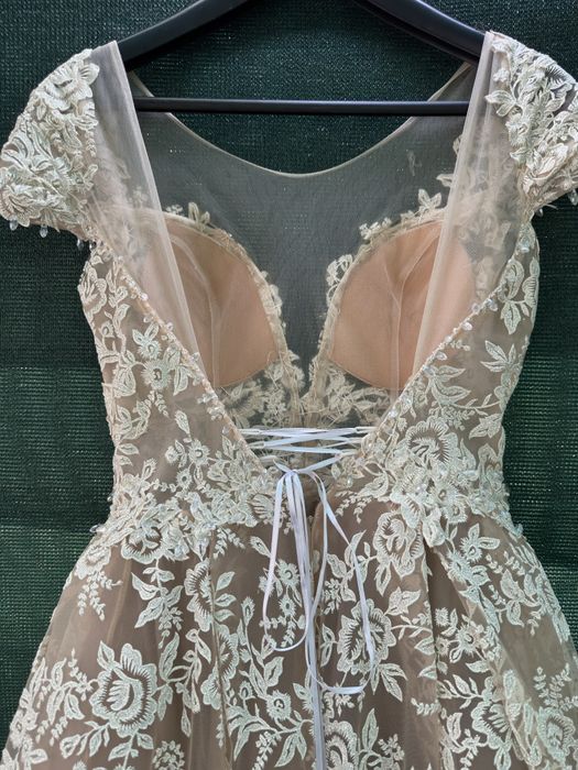 Официална рокля цвят шампанско