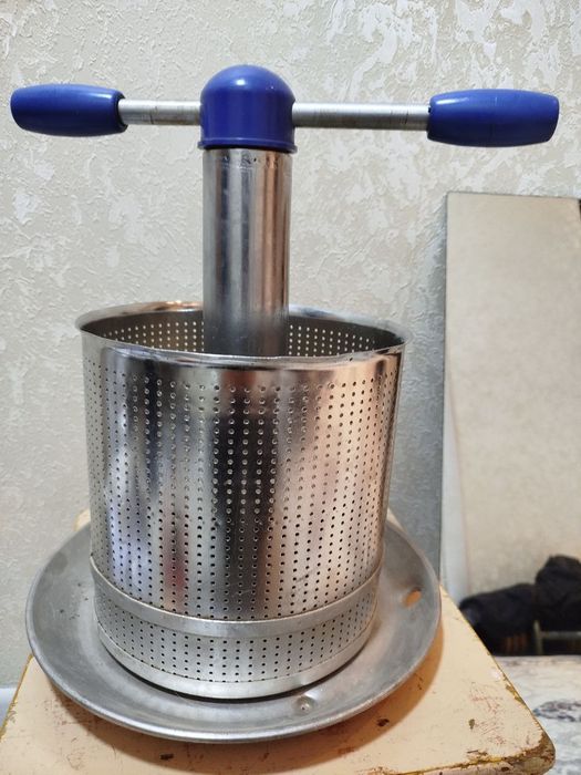 Ручная соковыжималка