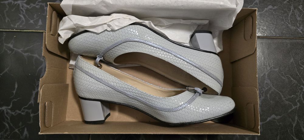 Pantofi eleganți din piele