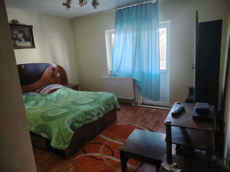 De închiriat Apartament 4 Cam.