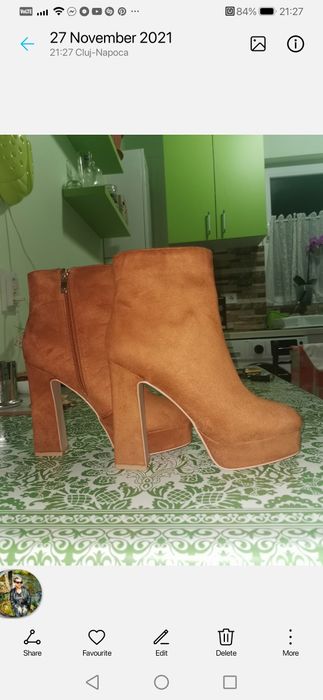 Vand botine in stare noua