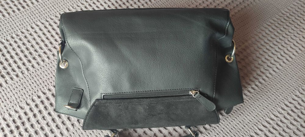 Черна чанта велур и кожа с бродирани цветя с дълга дръжка