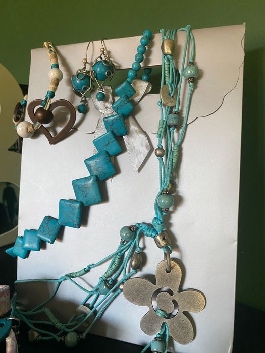 Сет от ръчно изработени бижута