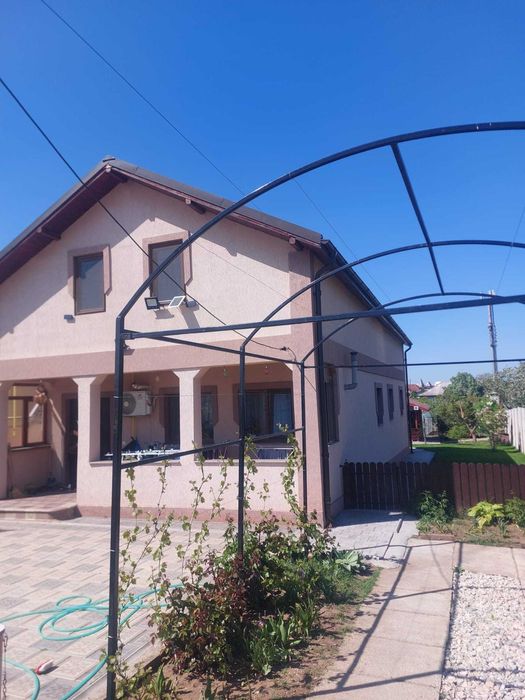 Vand casa parter 120 mp,teren 1000 mp + foisor si bucatarie vara 50 mp