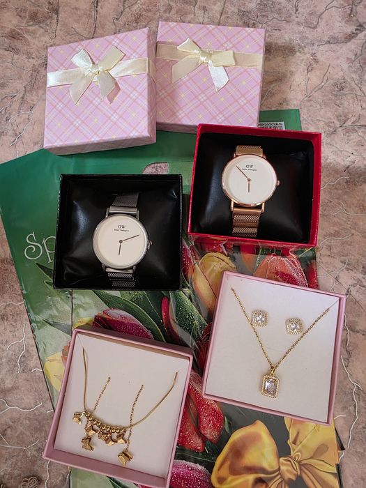 Часы на подарок с коробкой