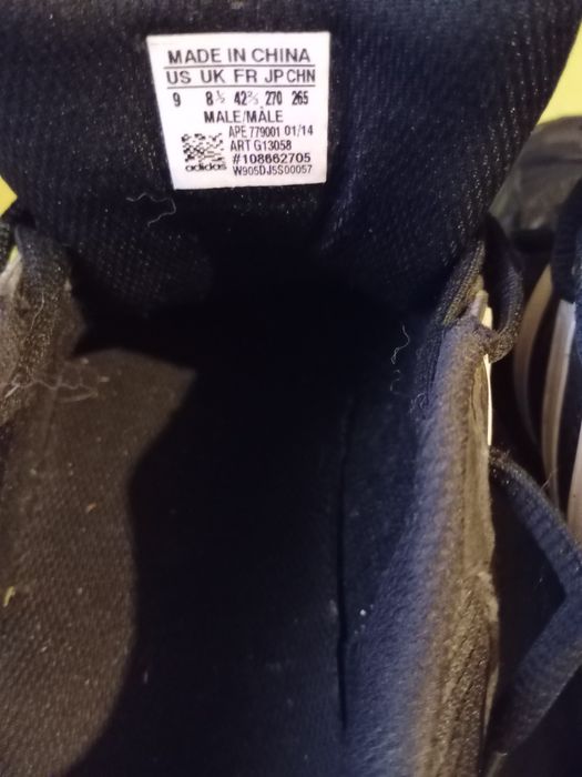 Se vinde acești adidași recent aduși