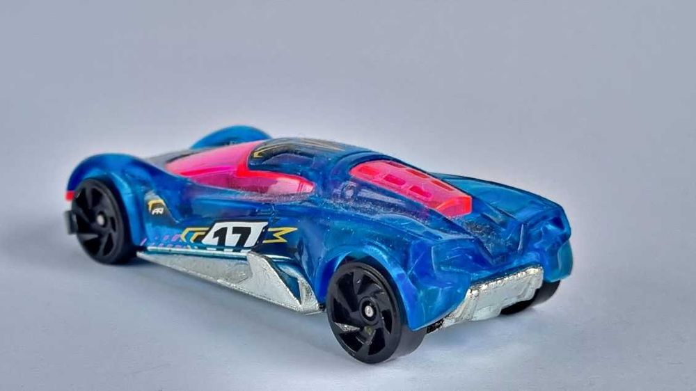Продавам метална количка 2016 Hot Wheels Crescendo Blue X-Racers 1:64