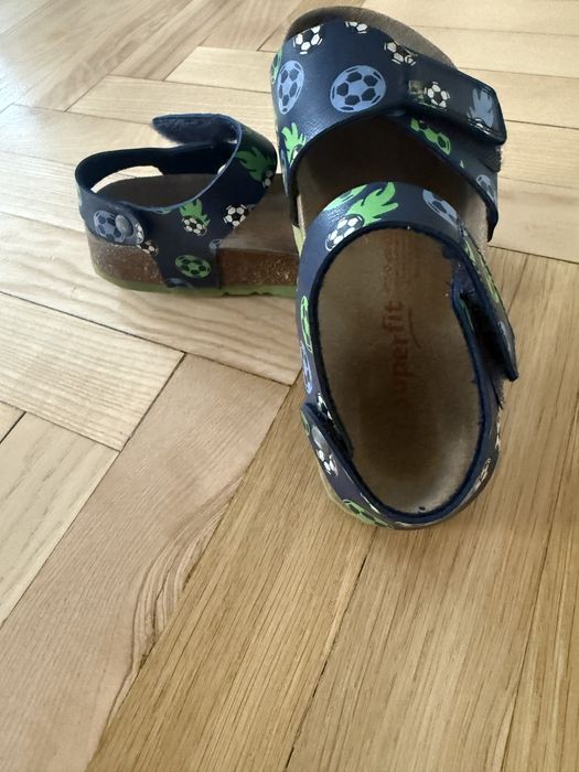 Продам сандали для мальчика