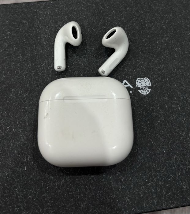 Airpods 4 (оригинальные с коробкой)