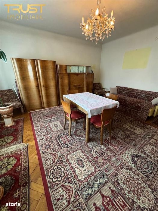 Casa cu 5 camere l 406 MP Teren l Garaj l Andrei Muresanu