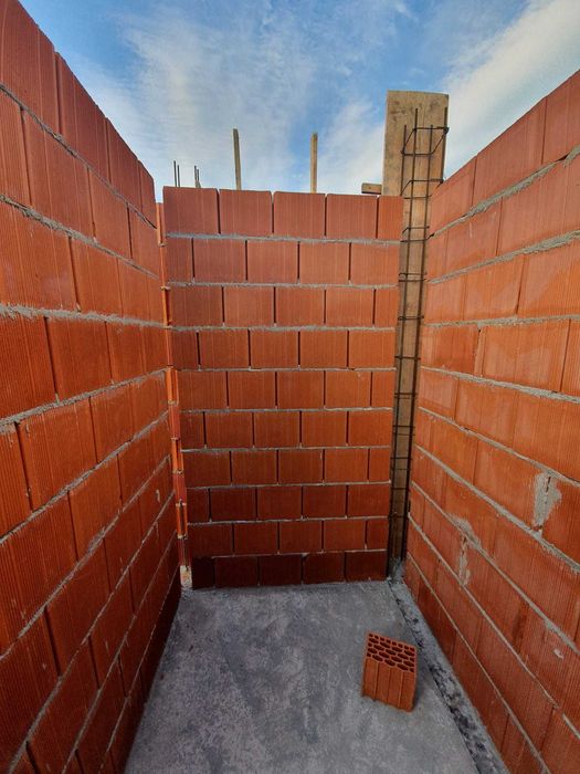 Execut finisari interioare si constructii