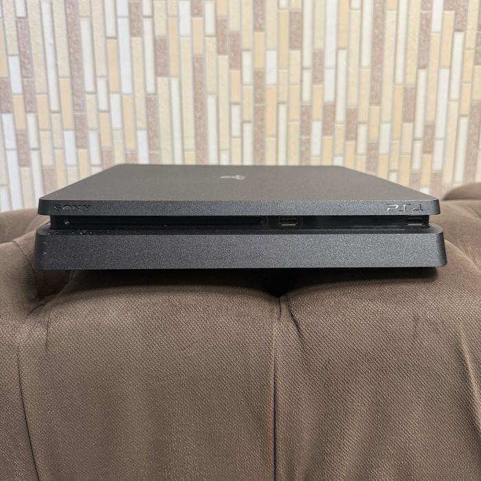 Playstation 4 slim