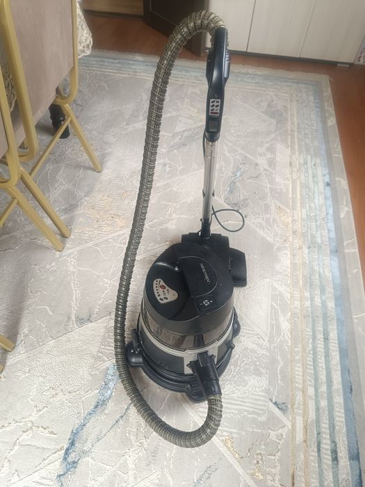 Мощный пылесос моющий с аквафильтром Aura Roboclean 114F  Доставка.