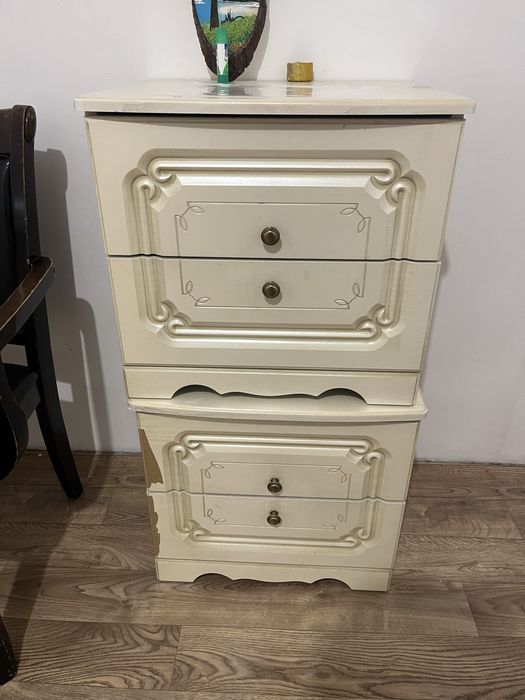 Шкаф и тумбы для спальни