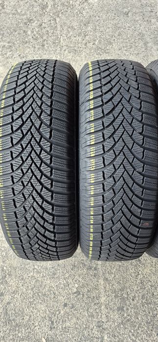 4 anvelope iarna Bridgestone 235/65/18.Pretul este pe bucata.