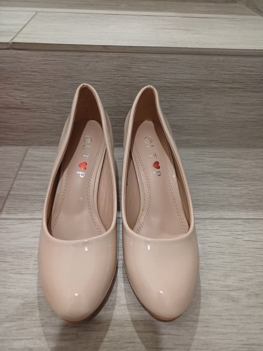 Pantofi cu toc marimea 37