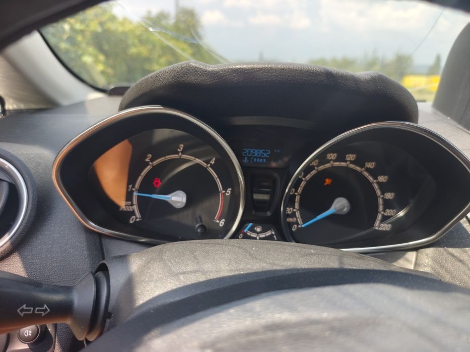 Fond fiesta avariat
