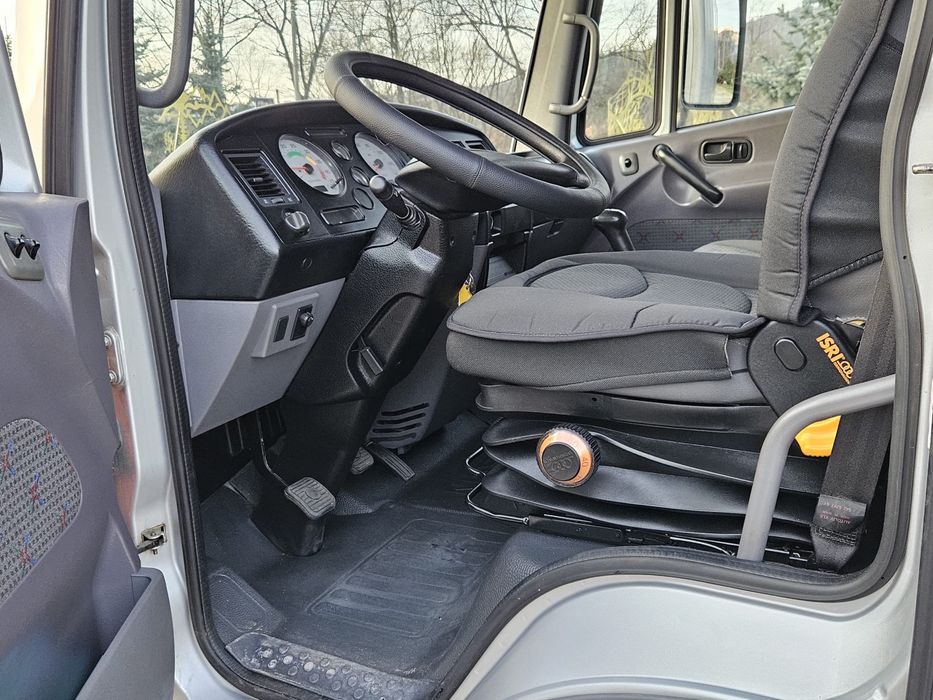 Schimb Nissan Alteon detarat 3,5t se conduce cu cat. B