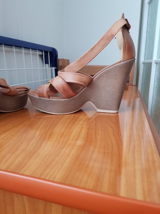 Vand sandale din piele