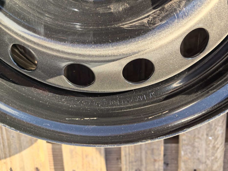 14 цола 4 х 100 мм Тойота / Сузуки / Кия / Хюндай - 5,5 Инча / ЕТ 45