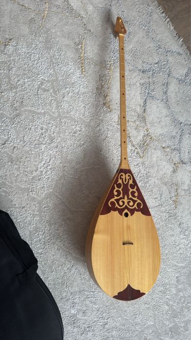 Продам новую домбру с чехлом