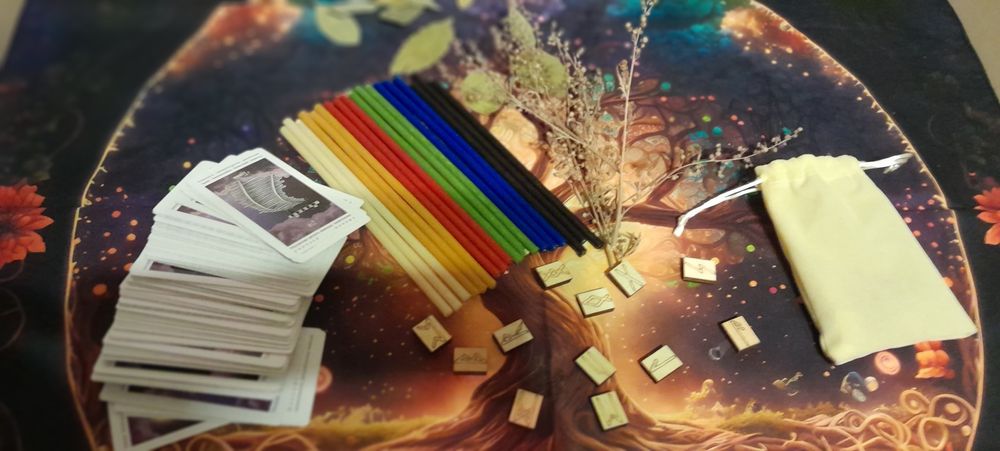 Свечи восковые освещенные